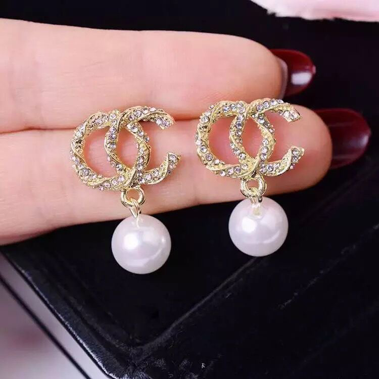 Women's Fashionable And Exquisite Earrings