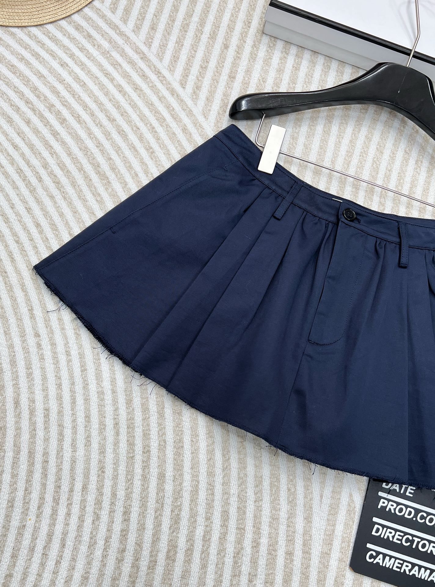 24FW NEW MM dark blue buttoned raw edge mini mini skirt