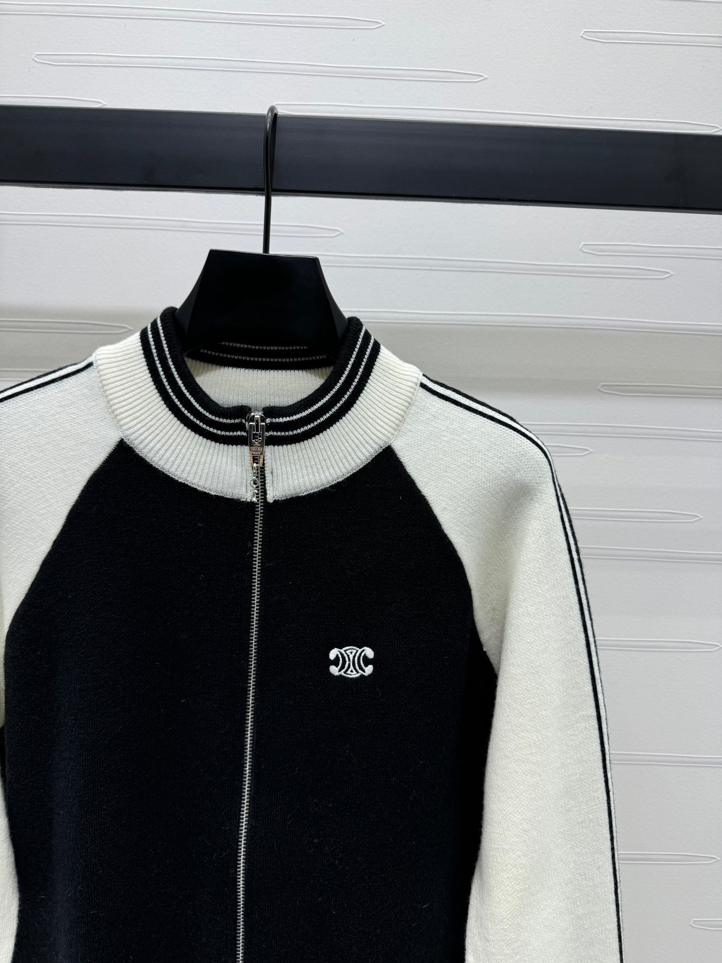 24FW NEW CL jacket with logo embroidered on the chest