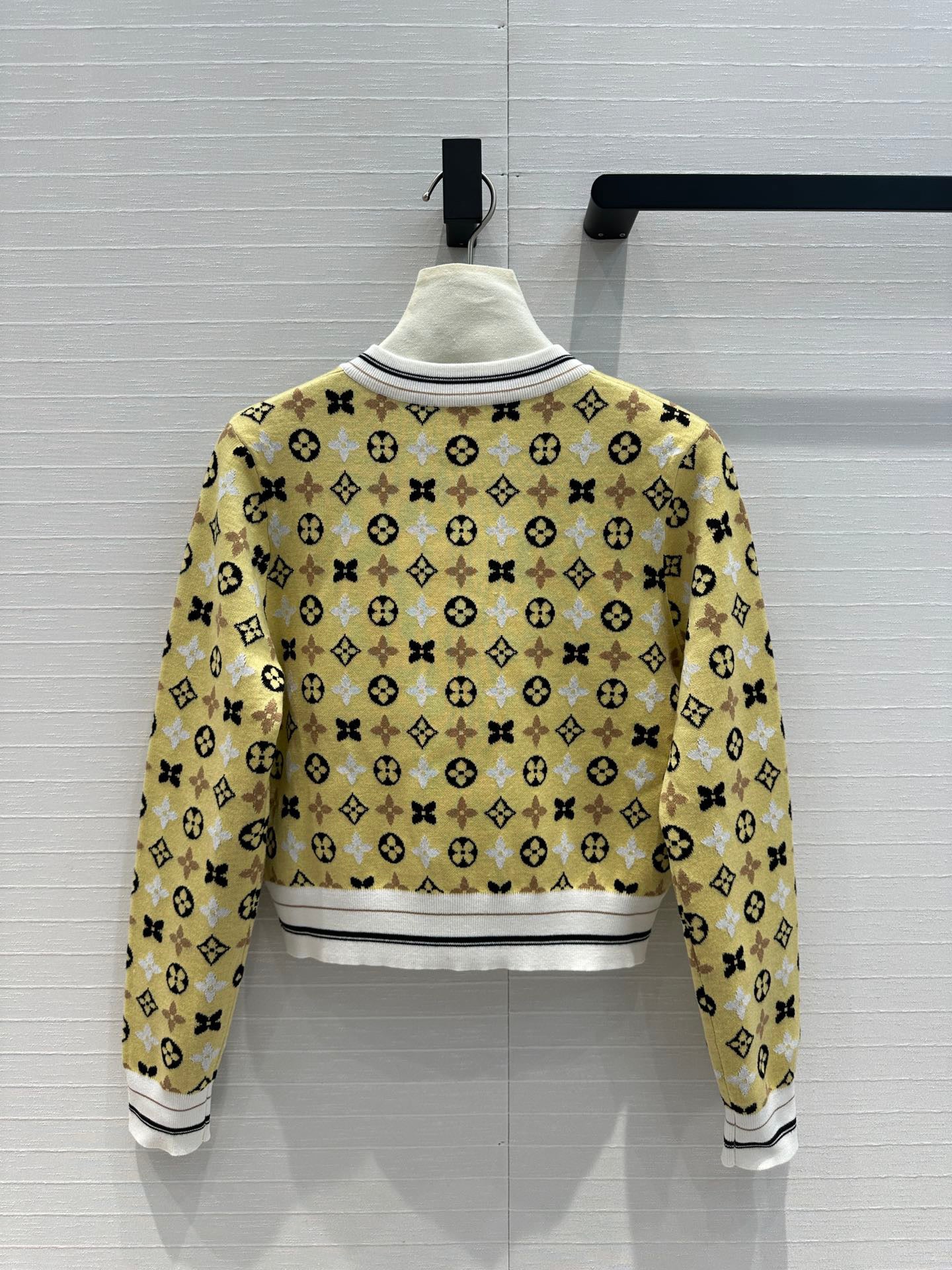 24FW NEW L yellow knitted cardigan