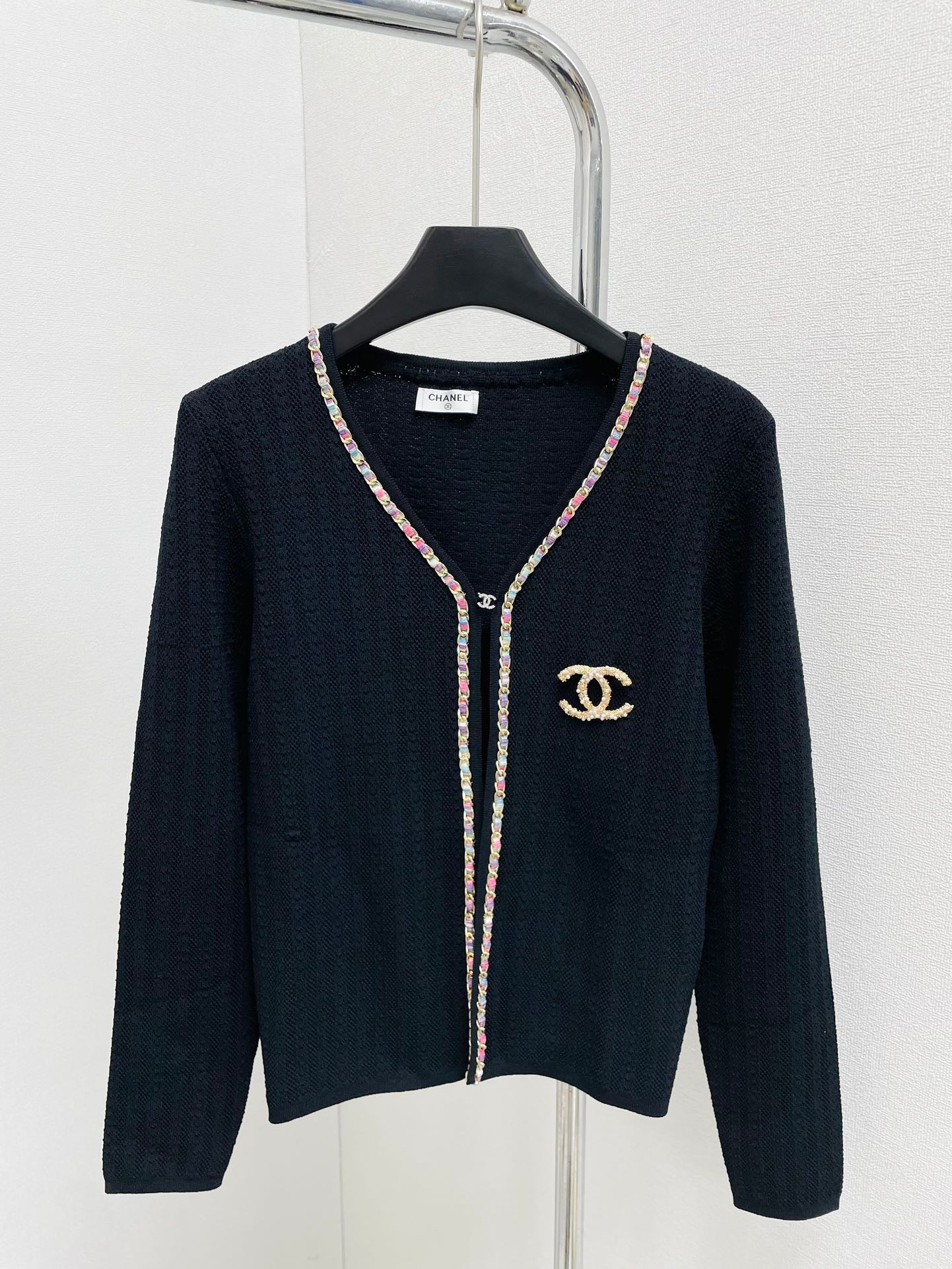 24FW NEW CC chain metal pendant logo cardigan