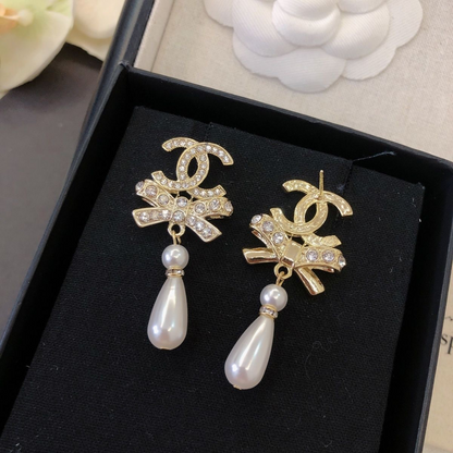 Women's High-end Fashion Letter Earrings