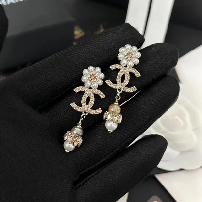 Women's High-end Fashion Letter Earrings