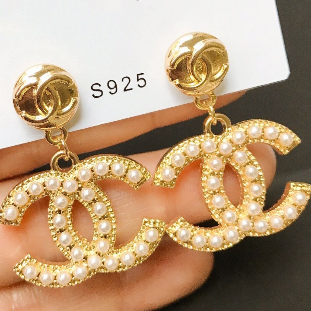 Women's High-end Fashion Letter Earrings