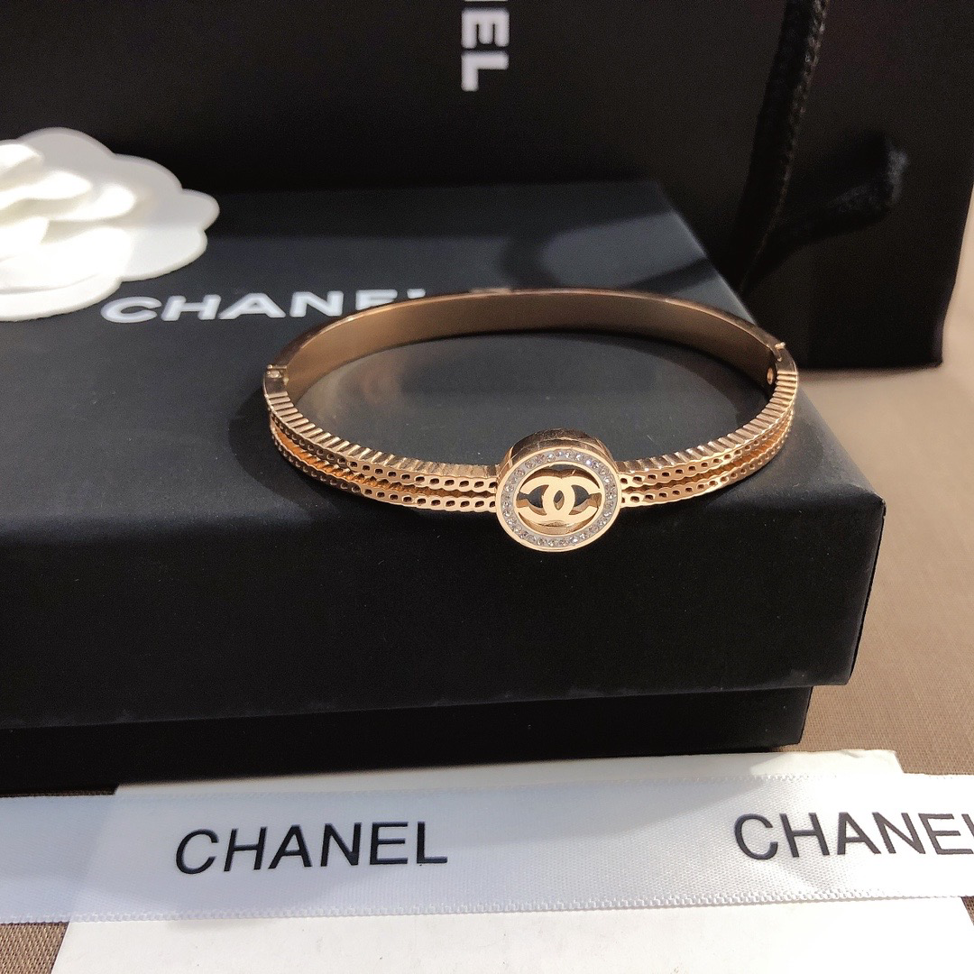 Women‘s Fashion High-End Letter Bracelet