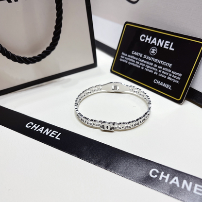 Women‘s Fashion High-End Letter Bracelet