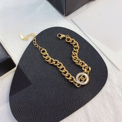 Women‘s Fashion High-End Letter Bracelet