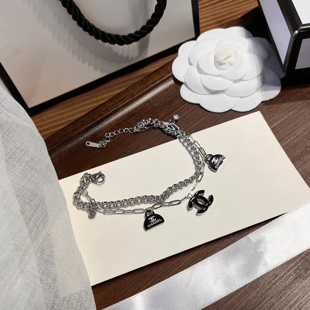 Women‘s Fashion High-End Letter Bracelet