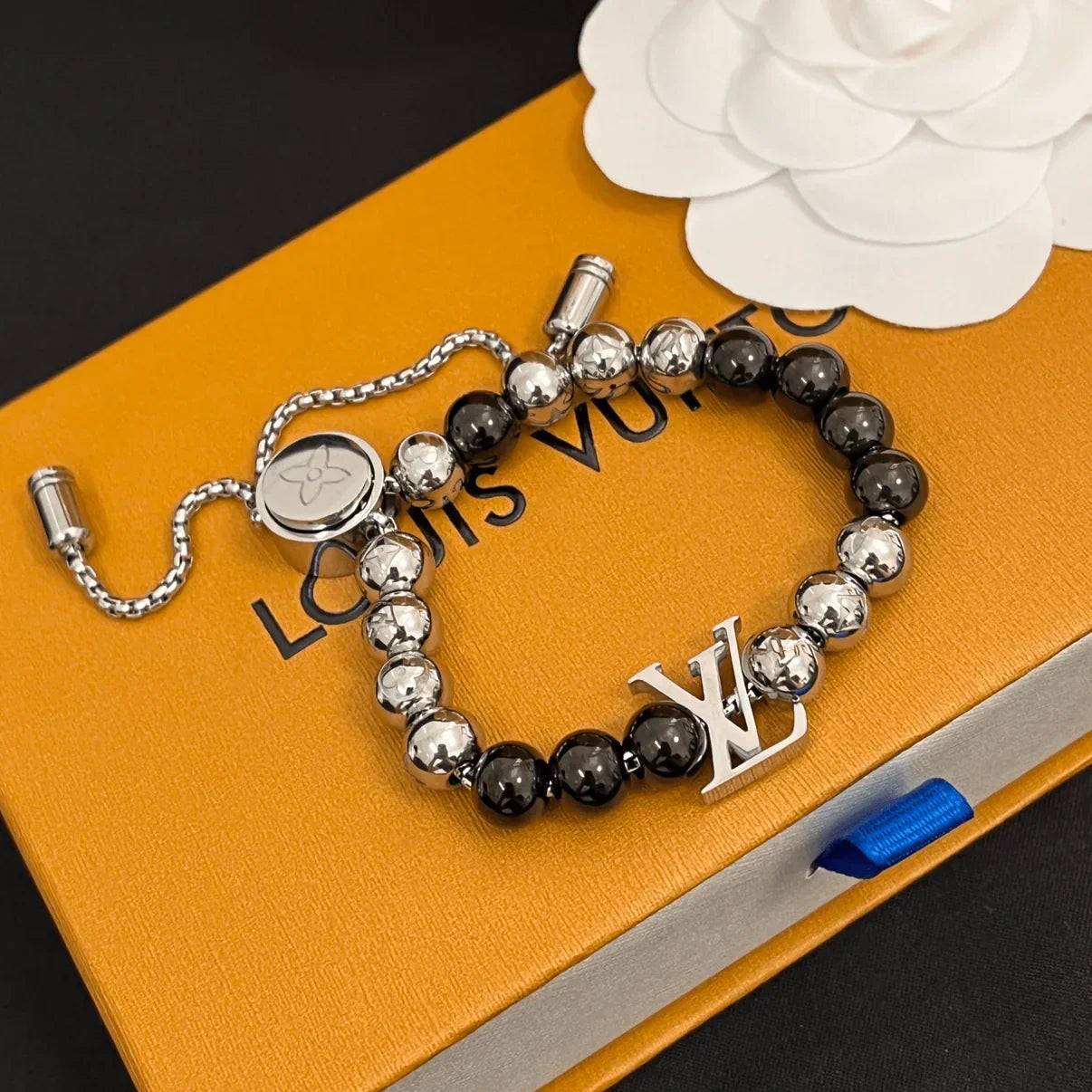 Women‘s Fashion High-End Letter Bracelet