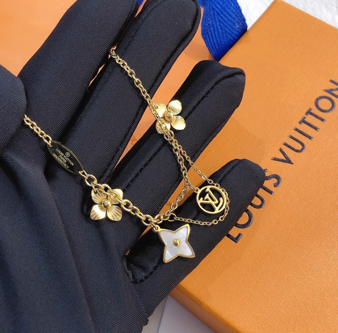 Women‘s Fashion High-End Letter Bracelet