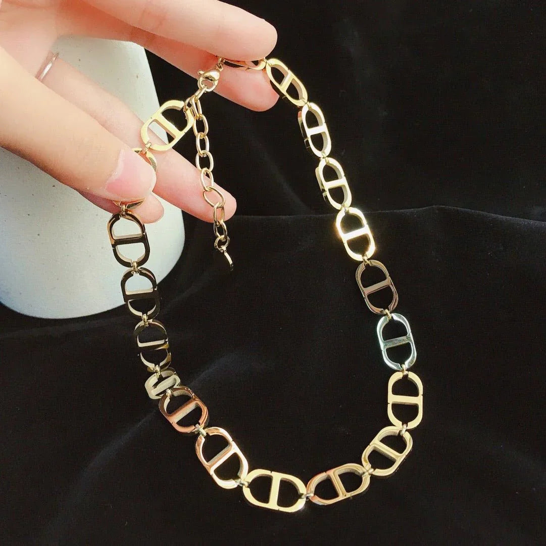 Women‘s Fashion High-End Letter Bracelet