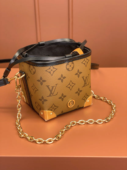 Noé Purse LV Charms Monogram Reverse