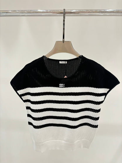 Contrast striped knitted vest