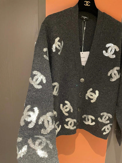 V-neck classic logo print knitted cardigan