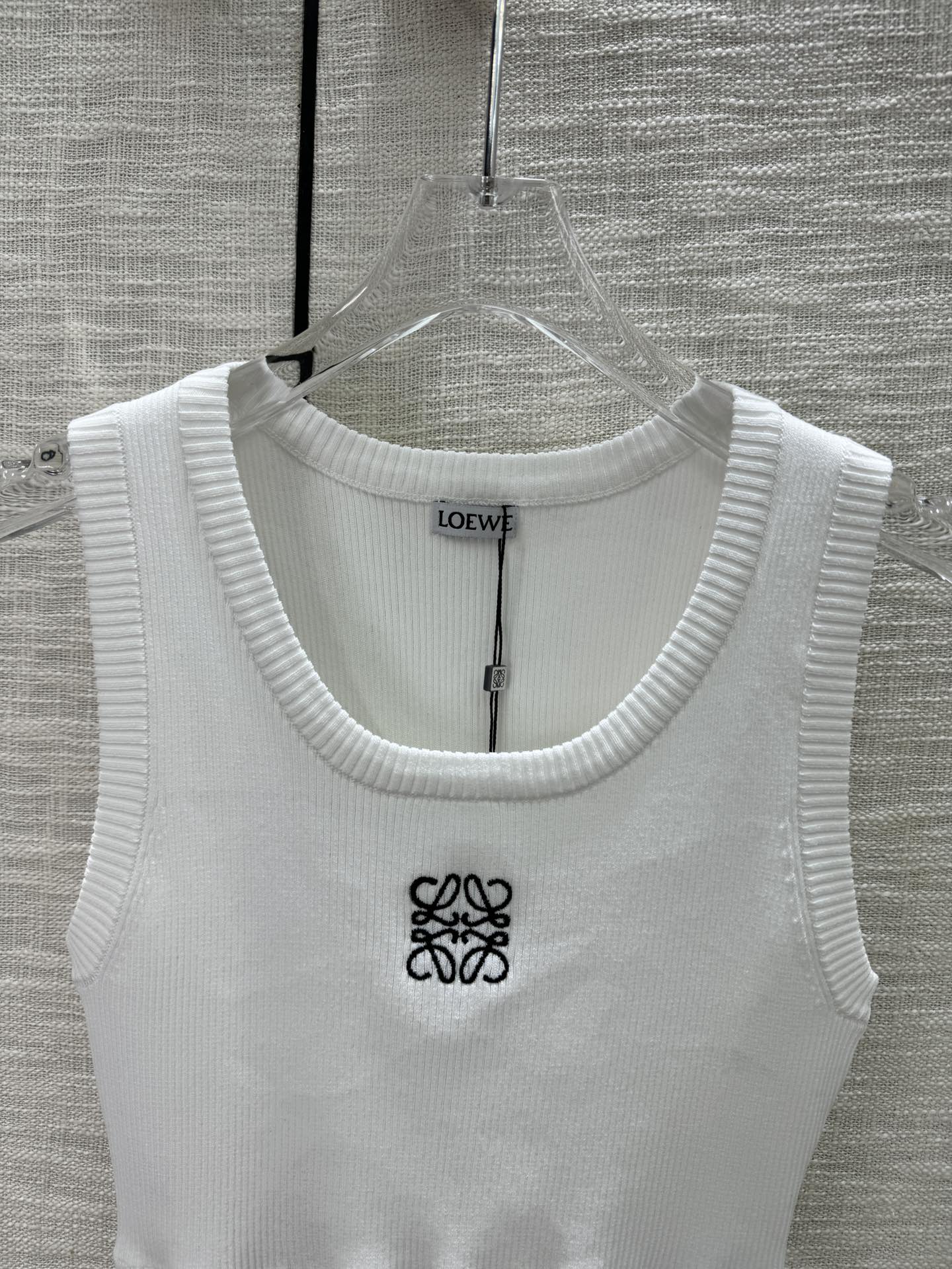 Solid color knitted vest with embroidered logo