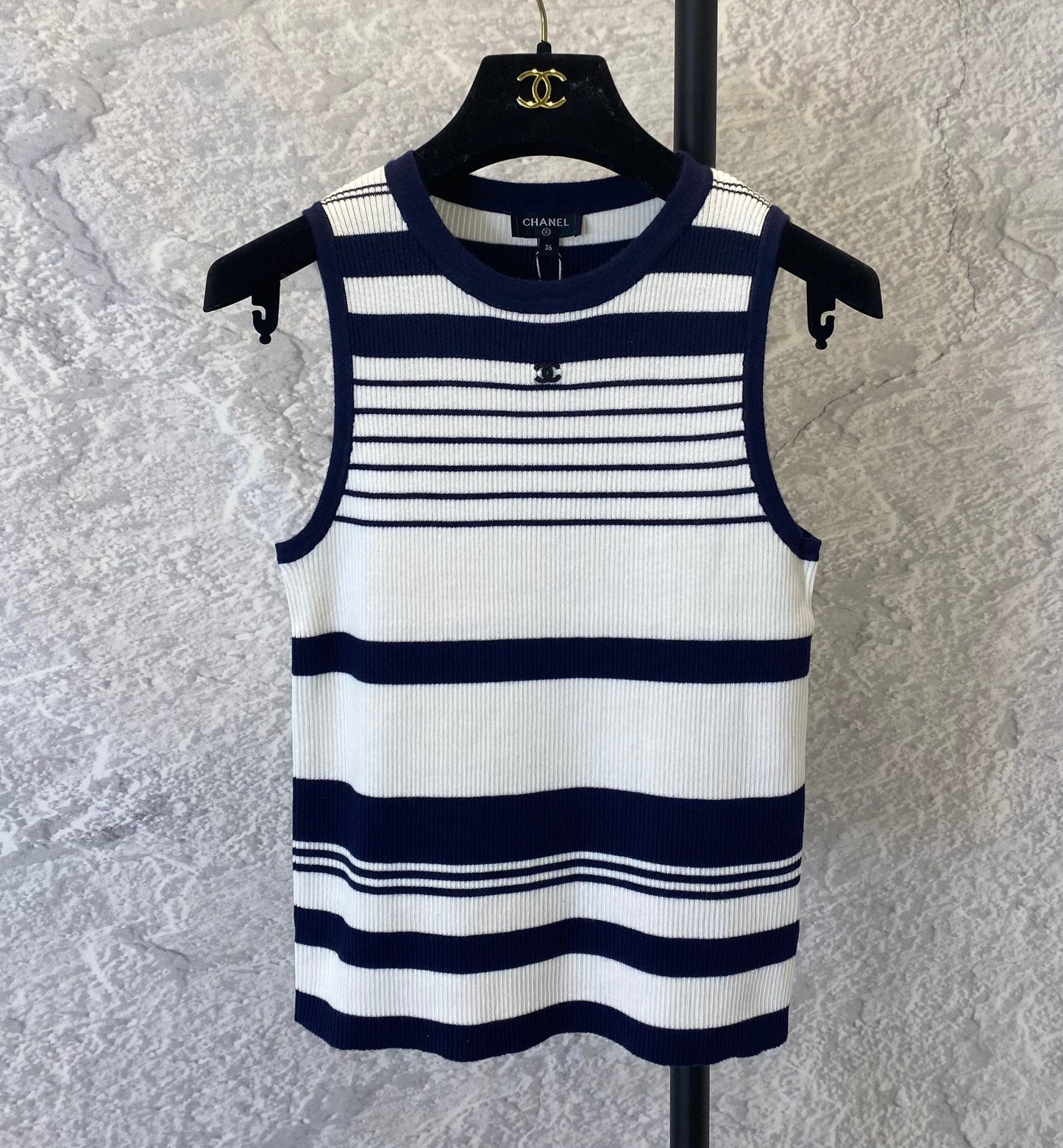 Xiaoxiangfeng round neck striped vest