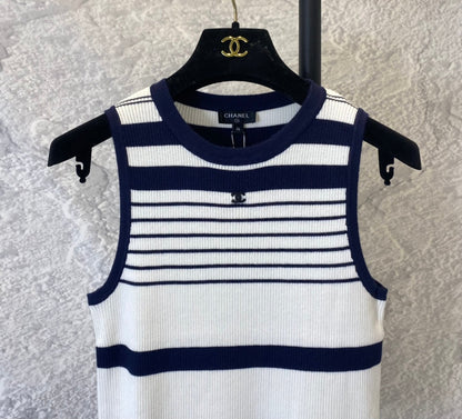 Xiaoxiangfeng round neck striped vest