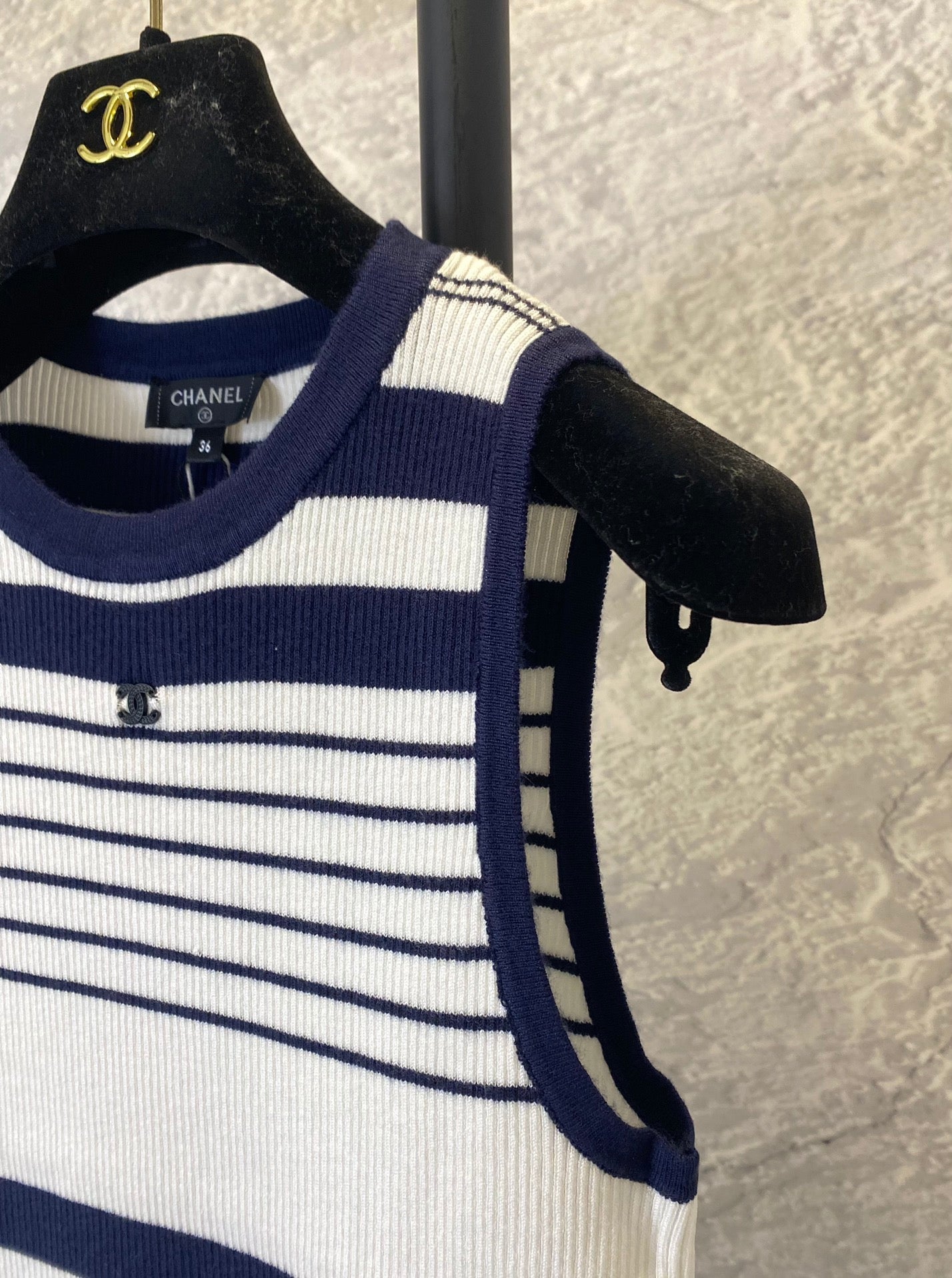 Xiaoxiangfeng round neck striped vest