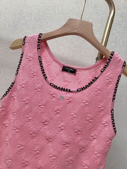 Letter jacquard knitted U-neck vest