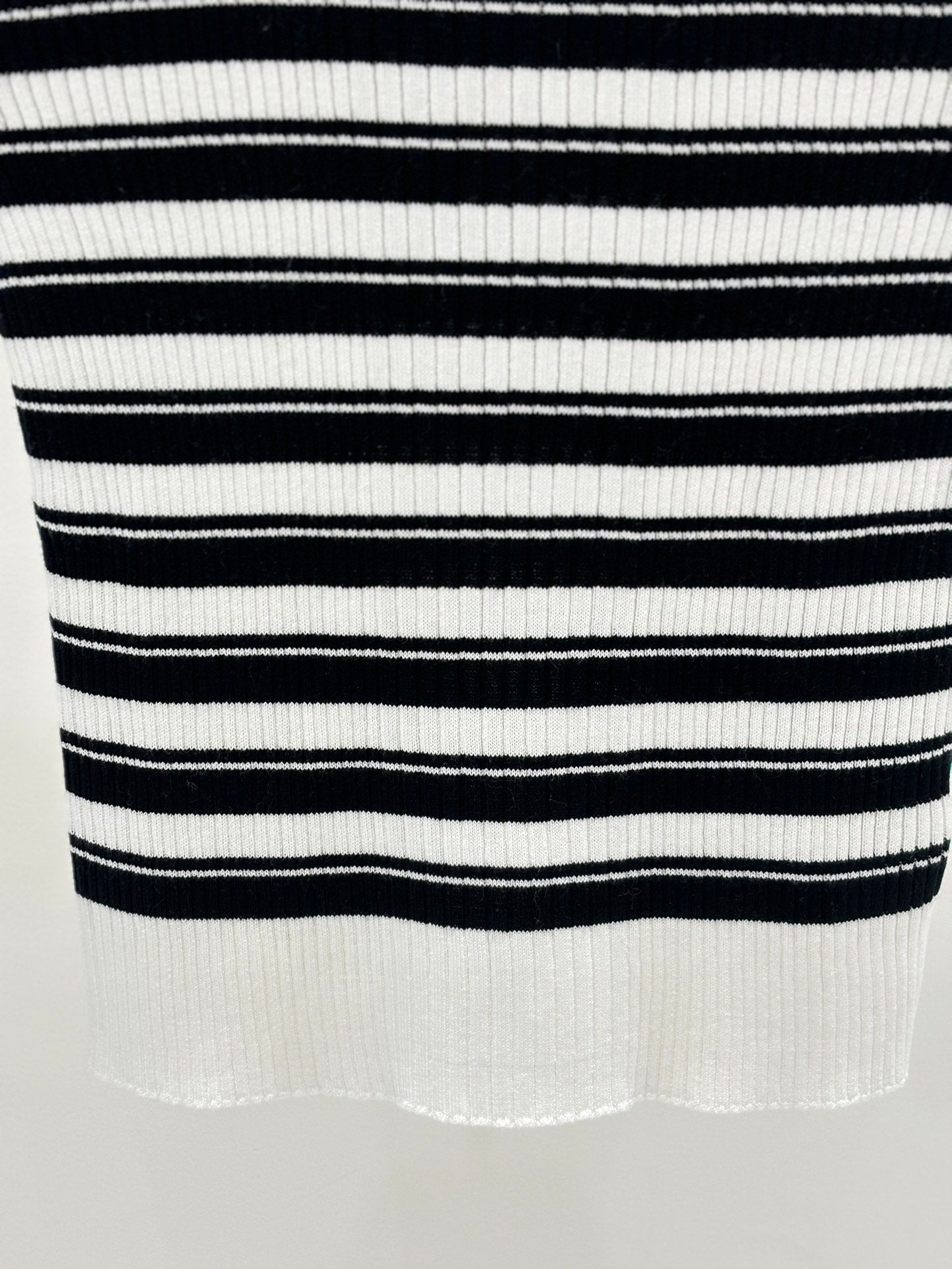 Striped slim short sleeves with hollow design