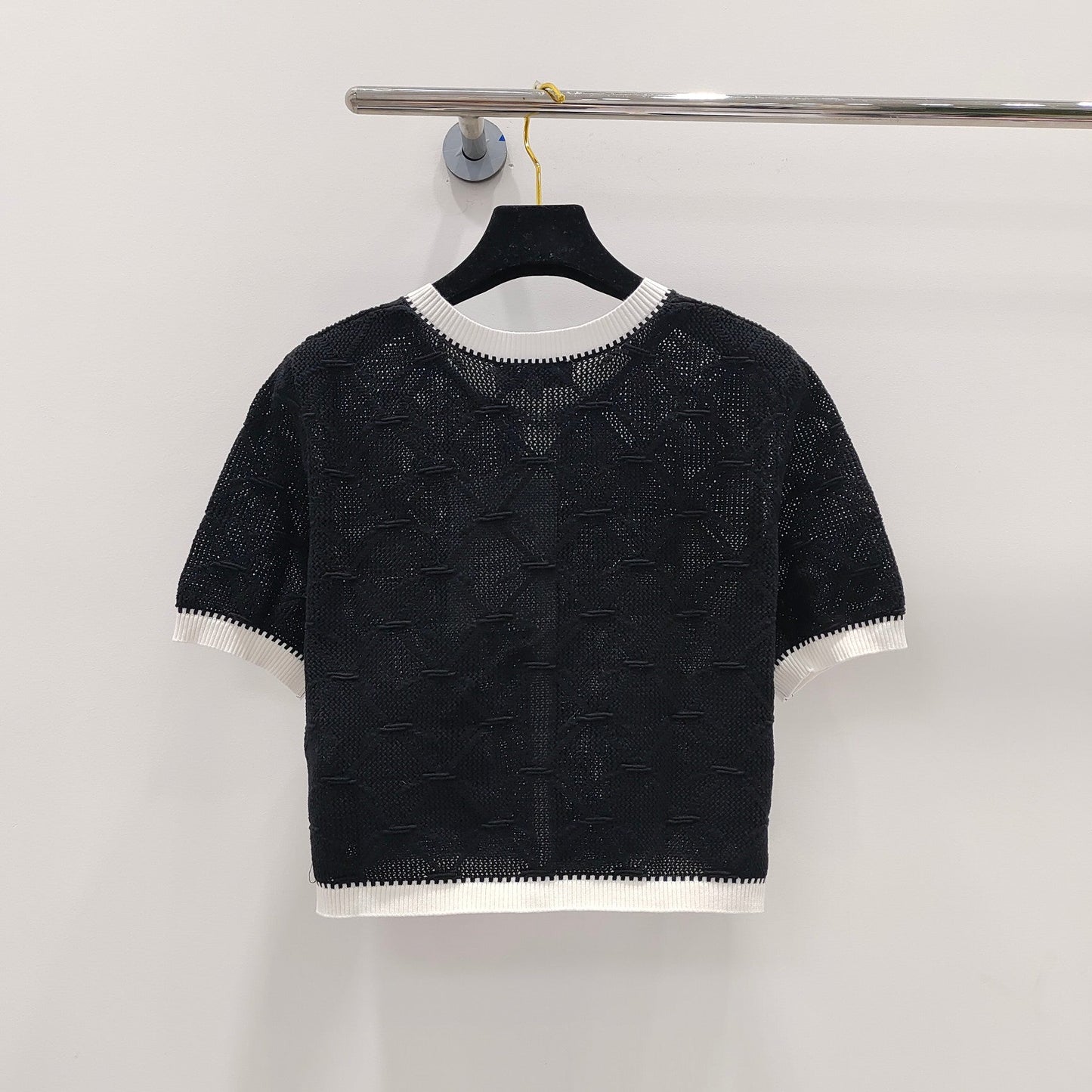 Crew neck short sleeve knitted