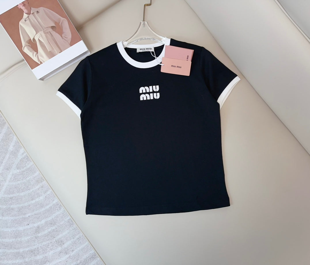 New round neck exquisite logo contrast T-shirt