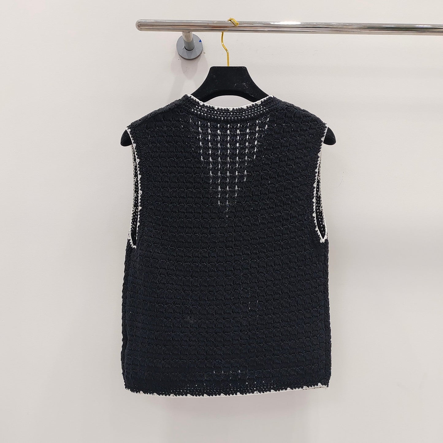 Xiaoxiang's minimalist style, hollow knitted vest