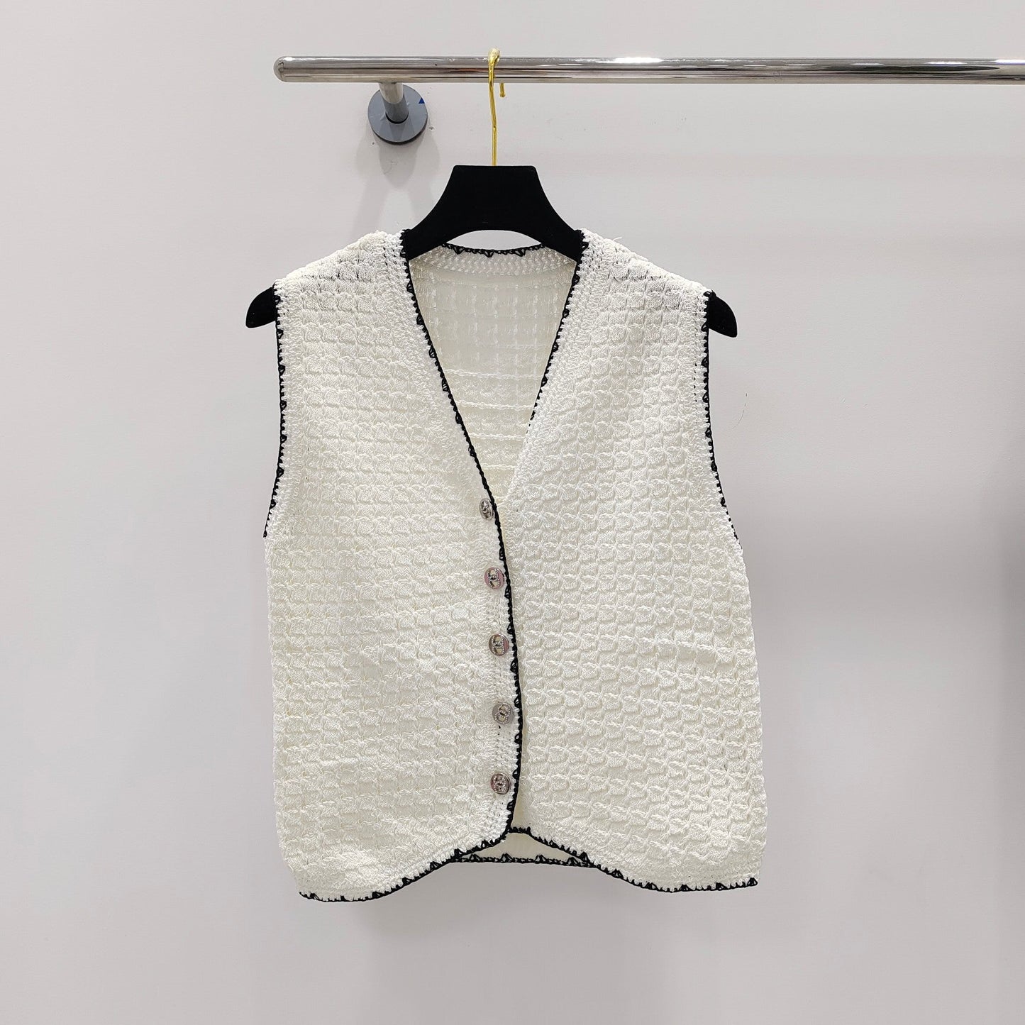 Xiaoxiang's minimalist style, hollow knitted vest