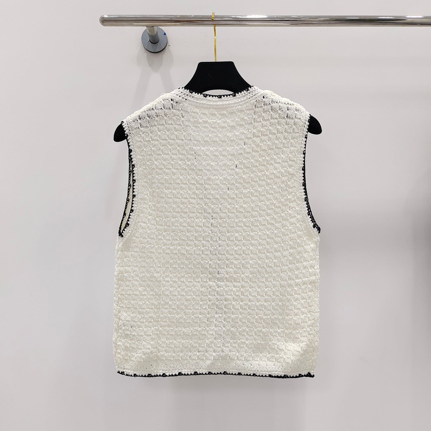 Xiaoxiang's minimalist style, hollow knitted vest