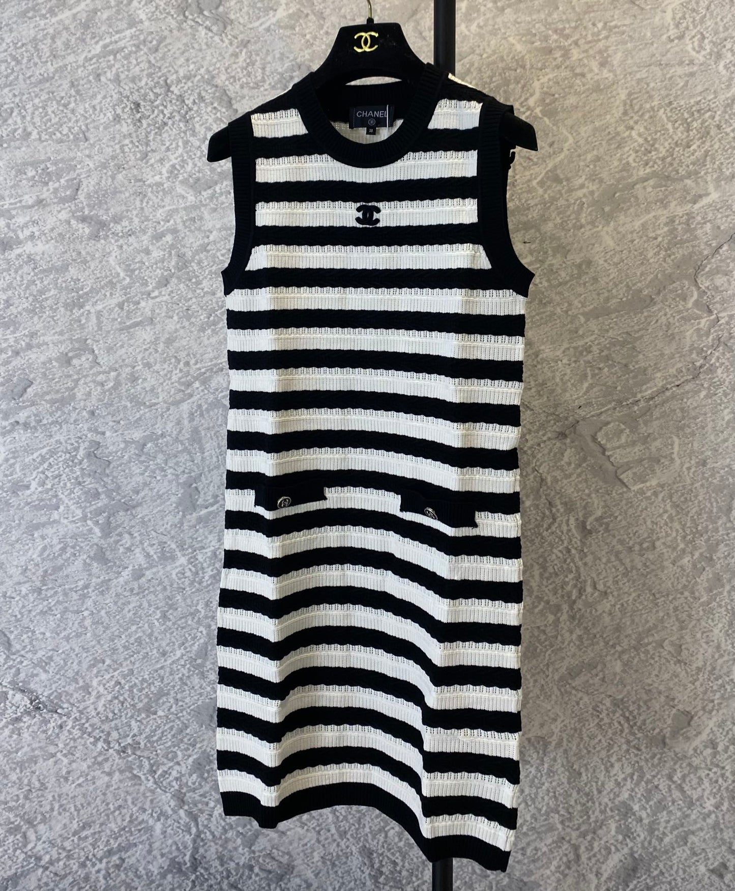 High-end black and white versatile dress