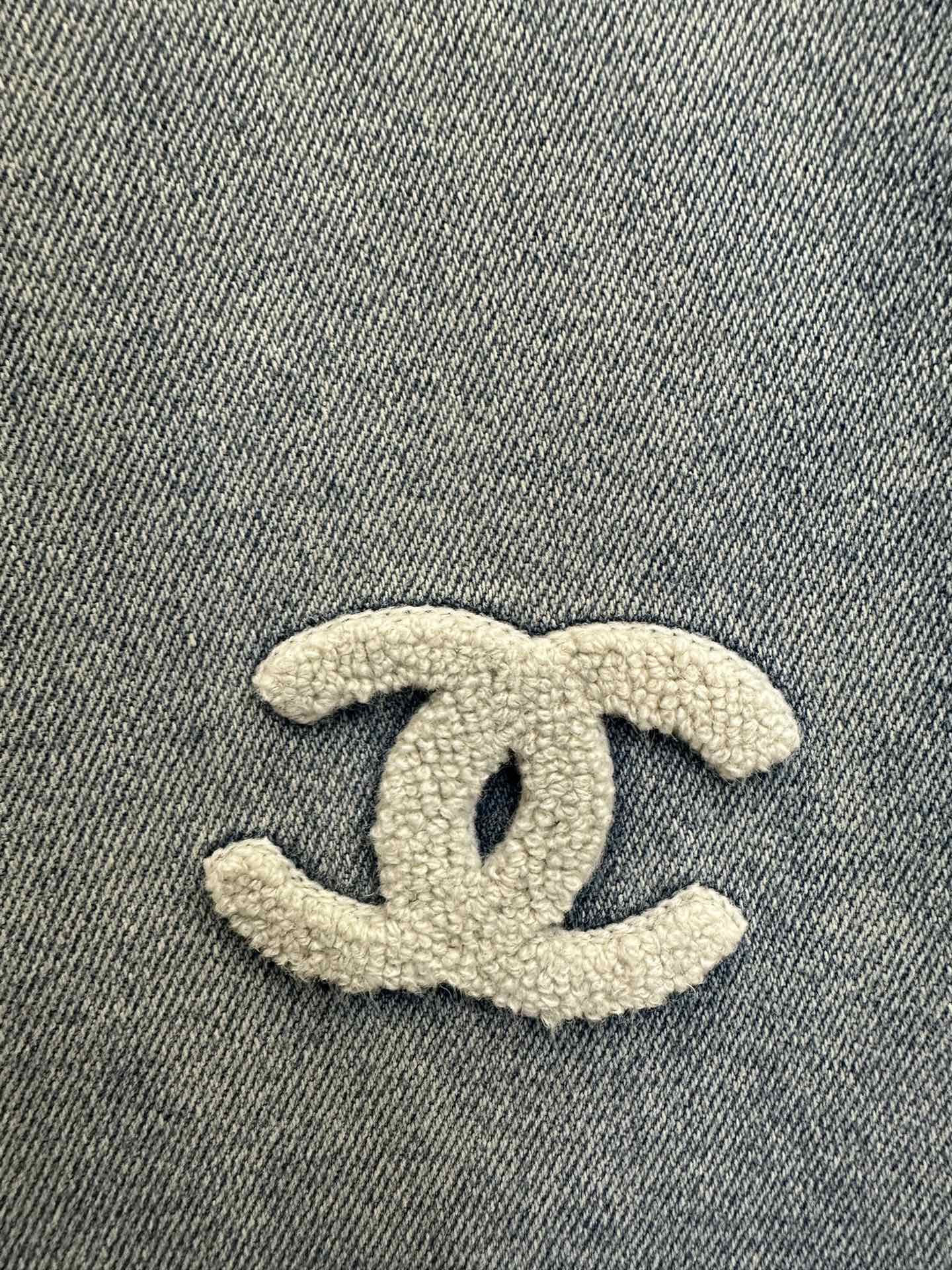 Jeans with small logo embroidery