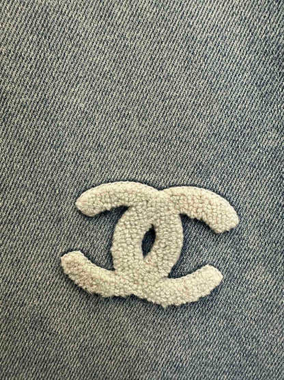 Jeans with small logo embroidery